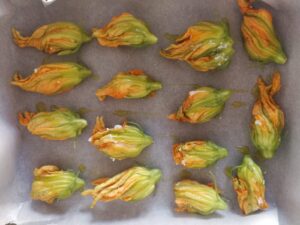 Fiori di zucca ripieni al forno