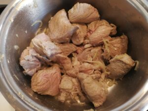 Spezzatino con patate e piselli